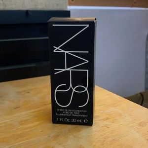 NARS Stromboli Medium 3 sheer glow foundation